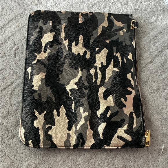 NWOT Torrid Black Grey Brown Camo Clutch Handbag - Picture 5 of 9
